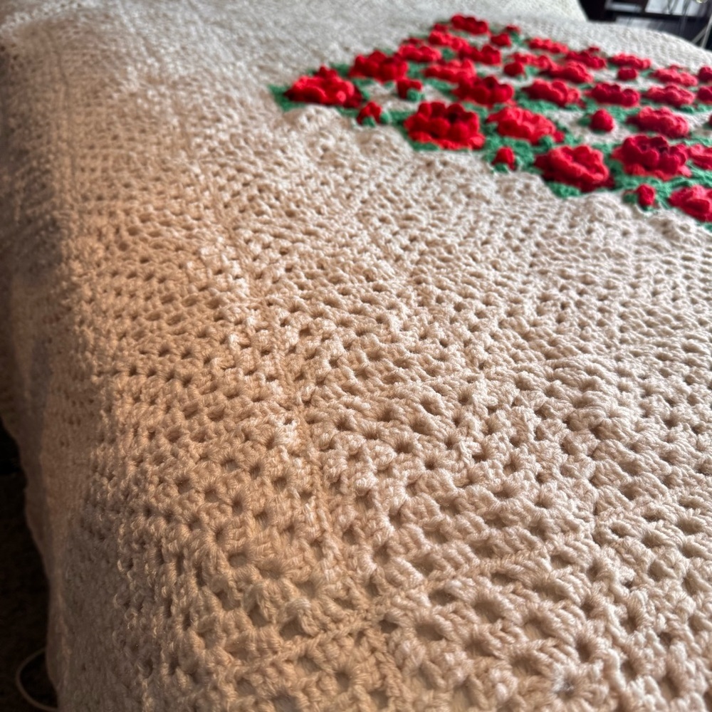 Vintage King Size Cottagecore Boho Square 3-D Roses Crocheted Blanket 96” x 96” - Picture 11 of 12